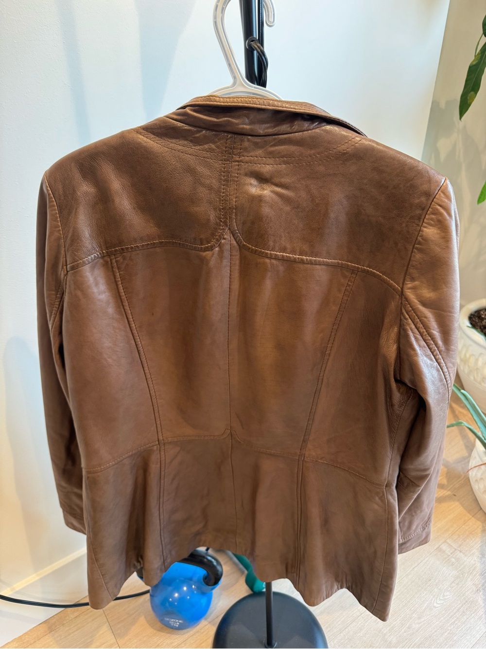 Danier Brown Leather Women’s Button-Front Bomber Jacket - Picture 2 of 3